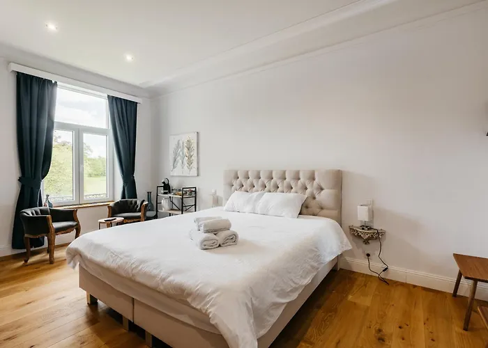 Δωμάτια σε οικογενειακή κατοικία Au Chateau 102 *